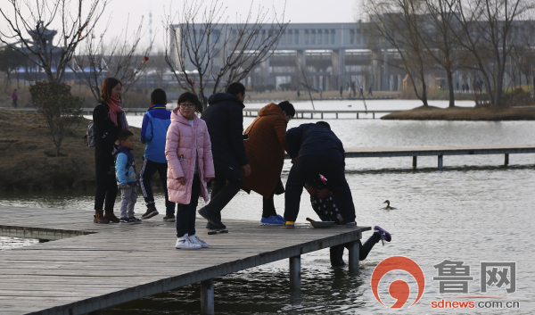 0226双龙湖救人摄影孔闯 (1).jpg